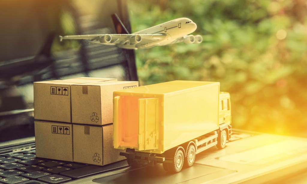 Things you need to consider before hiring a courier service UK!