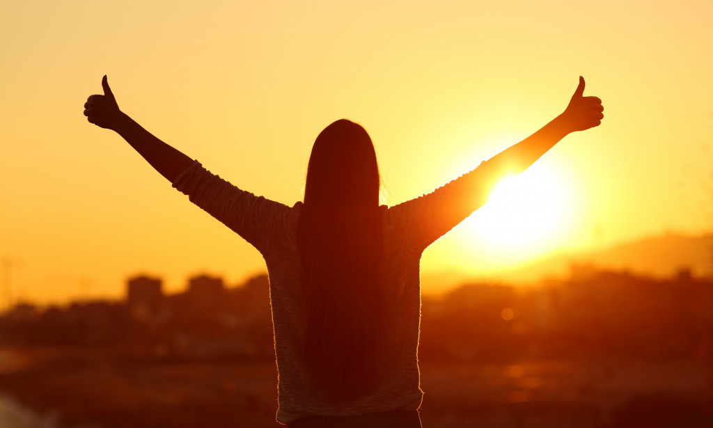 STAY POSITIVE! WAYS TO SHUT DOWN YOUR NEGATIVE THINKING