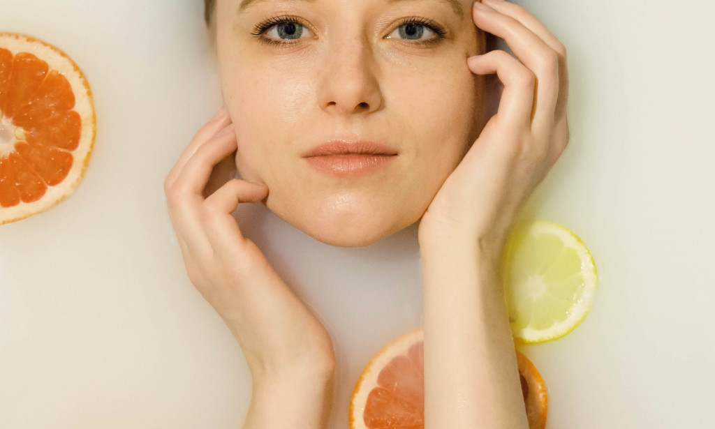 Avoid market's cream, take these fruits to improve your face glow.