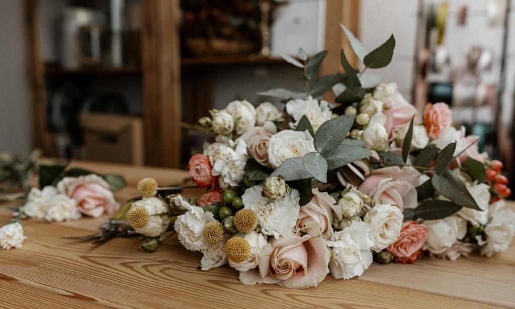 Top 6 things to know before hiring a florist for your wedding
